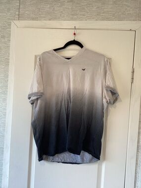 Hollister Men's Ombre V-Neck Tee - White to Gray/Black Fade 2XL EUC